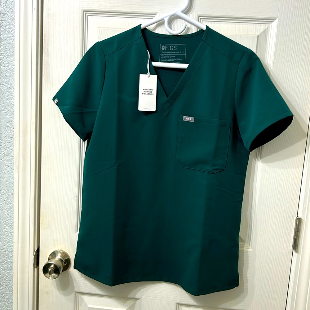 New Figs Hunter Green size small